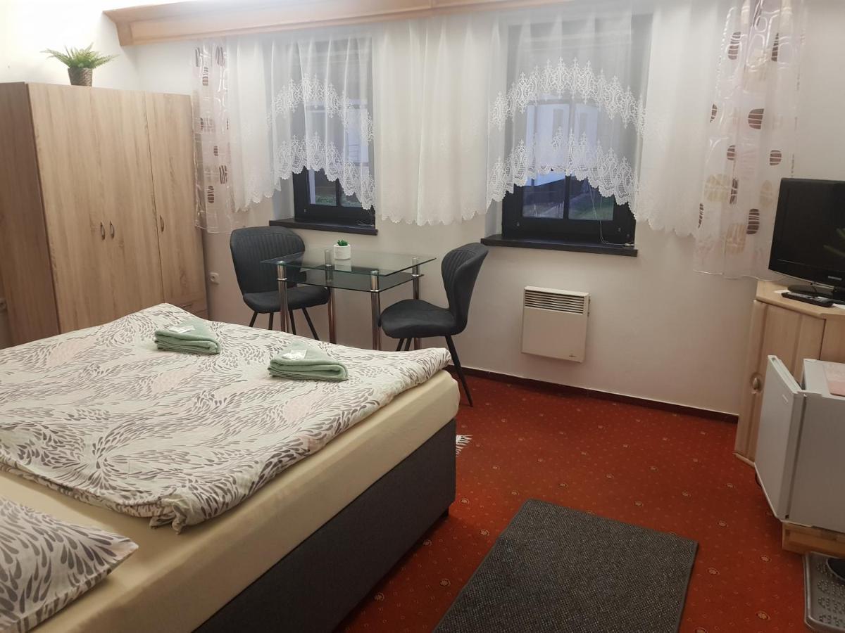 U Kralovny Dagmar 호텔 카를슈테인 외부 사진